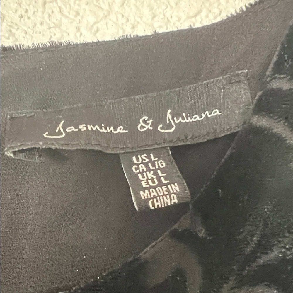 Chic Black Patterned Velvet Blouse - image 6